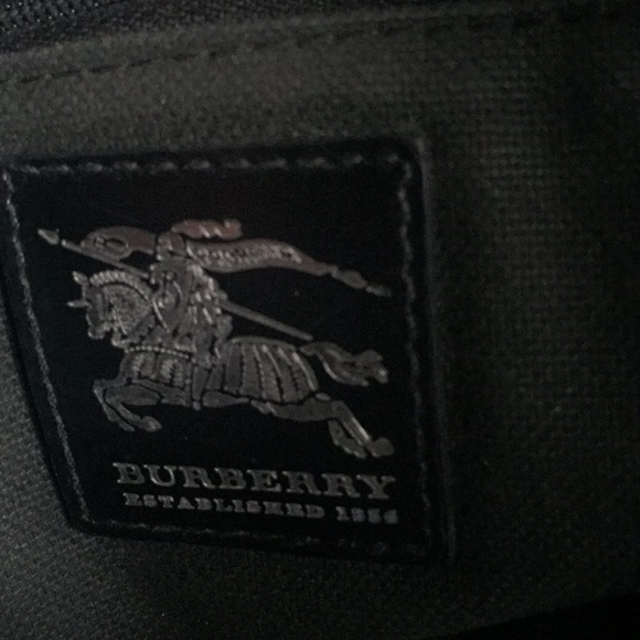Authentic  Classic Burberry bag - Picture 4 of 7